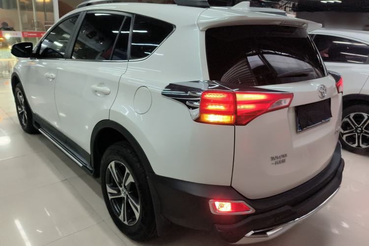 Used Toyota RAV4 2015 2.0L CVT Two-Wheel Drive Fashion Edition
