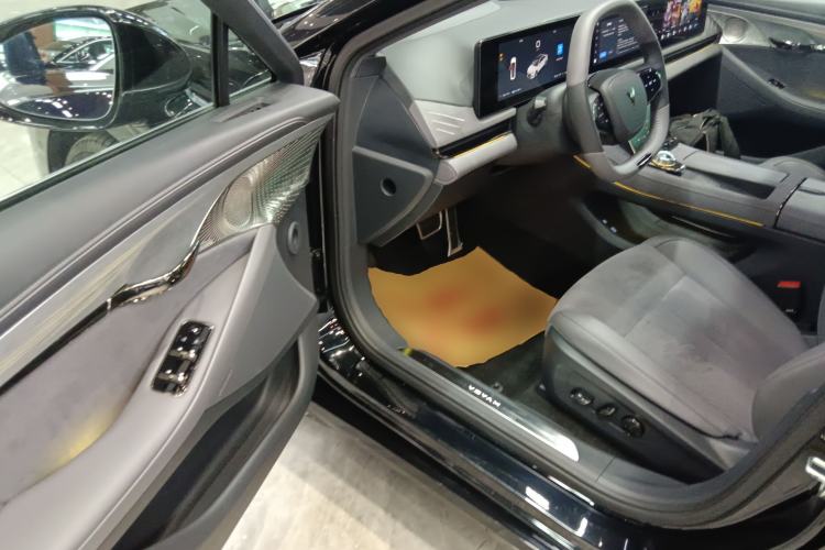 Used VOYAH PASSION 2024 PHEV Four-Wheel Drive Ultra-Long Range Flagship Model
