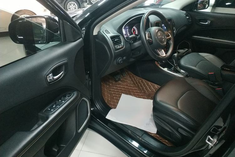 Used  Compass 2019 200T Automatic Family Edition - Connected Large Screen Version
