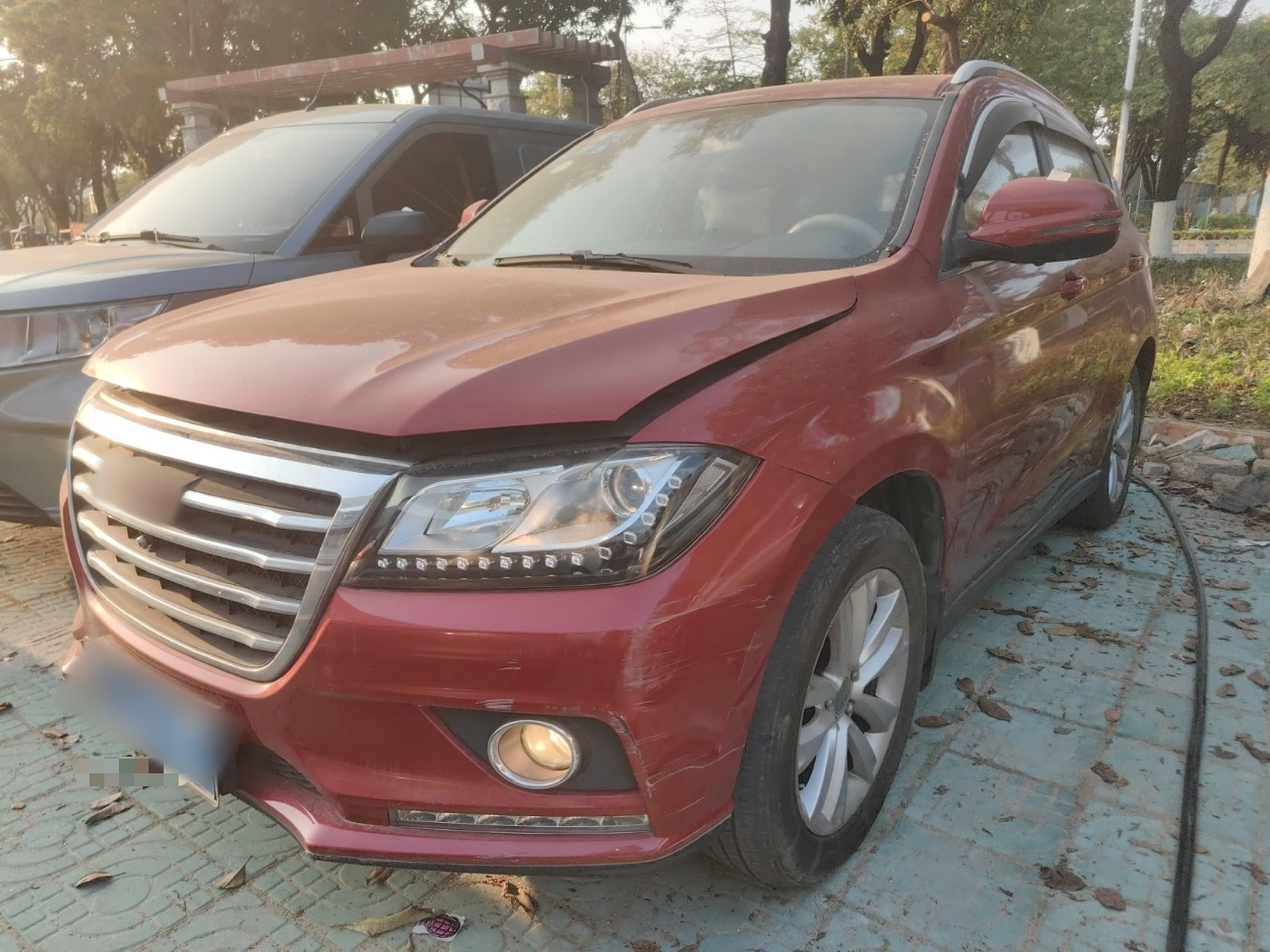 Под передней частью автомобиля