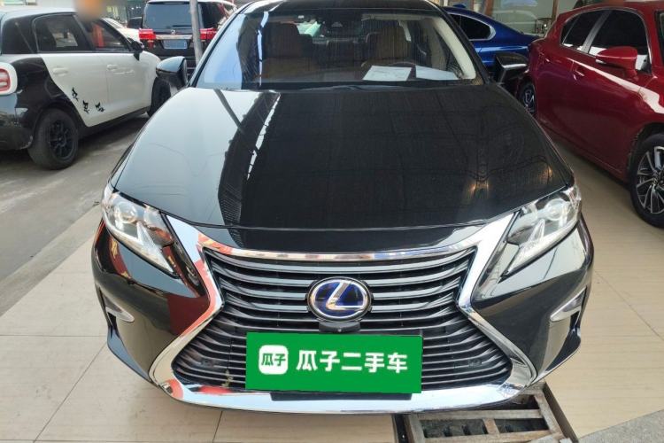 Used Lexus ES 2015 300h Comfort Edition
