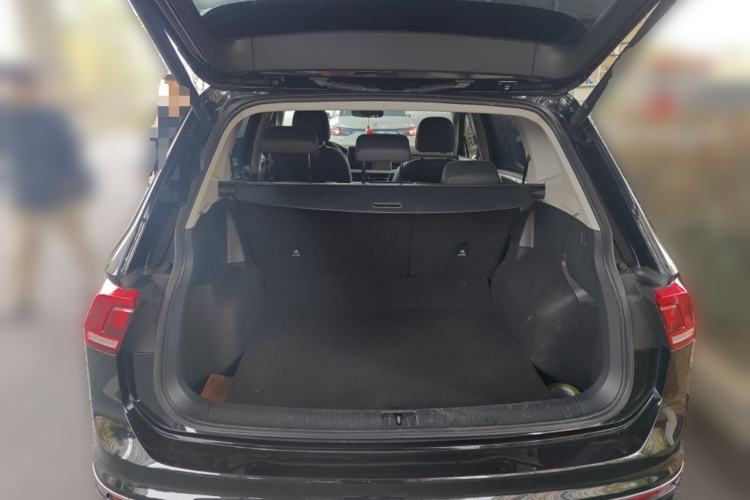 Used Volkswagen Tiguan L 2024 Outstanding Model 330TSI Automatic Two-Wheel Drive R-Line Dragon Glory Edition
