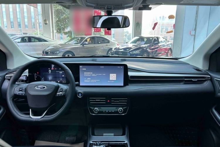 Used Ford Edge 2021 PLUS EcoBoost 245 Two-Wheel-Drive Platinum Edition 5 Seats
