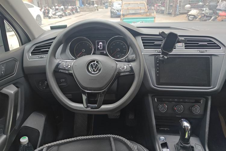 Used Volkswagen Tiguan L 2021 280TSI Automatic Two-Wheel Drive Comfort Edition – Low-Trim Version
