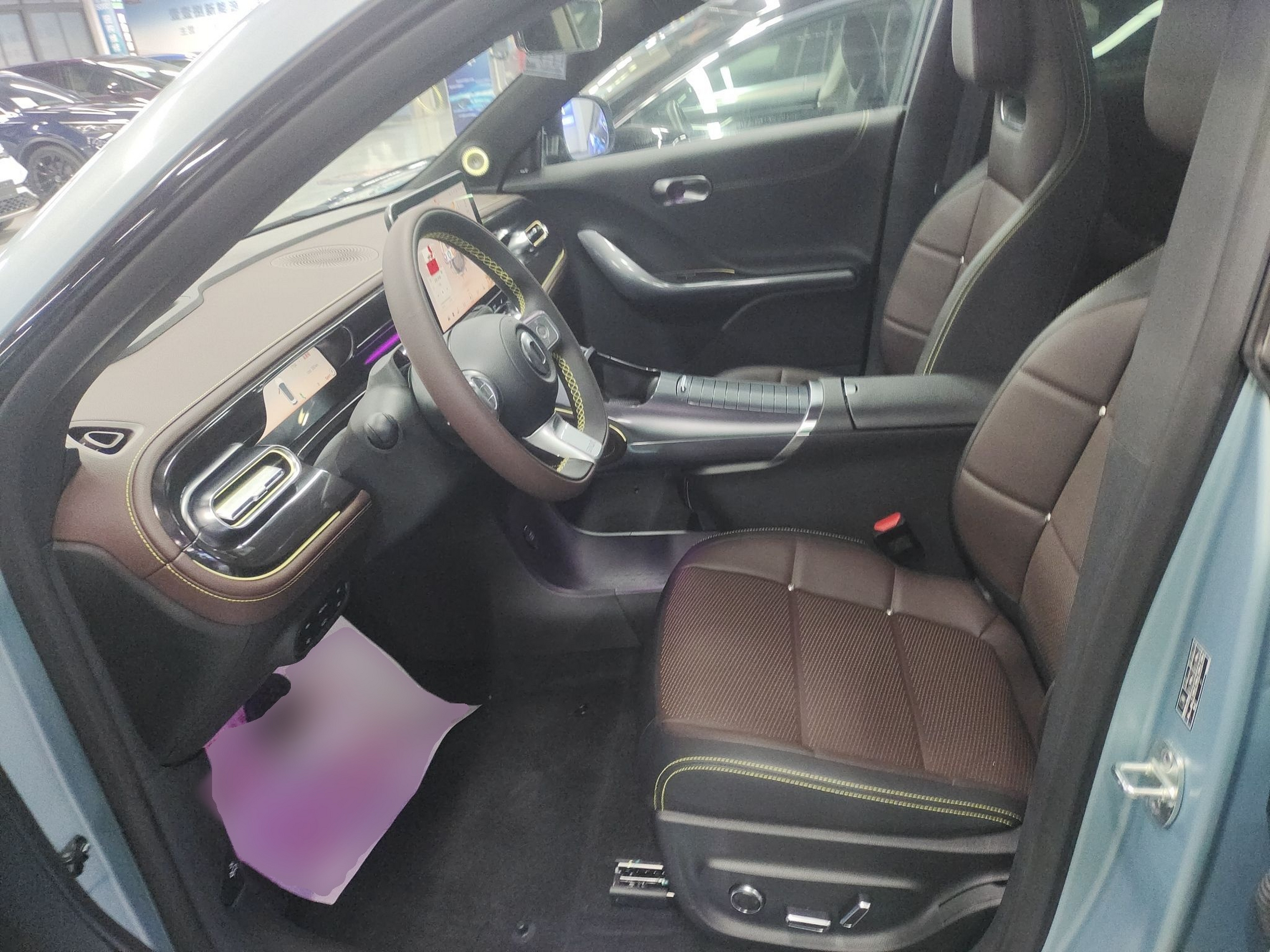 Переднее сиденье в автомобиле