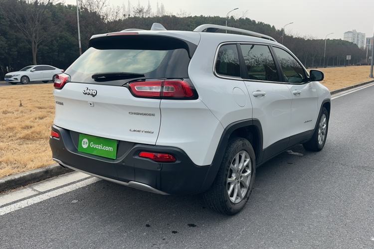 Used  Cherokee 2017 2.0L Superior Edition
