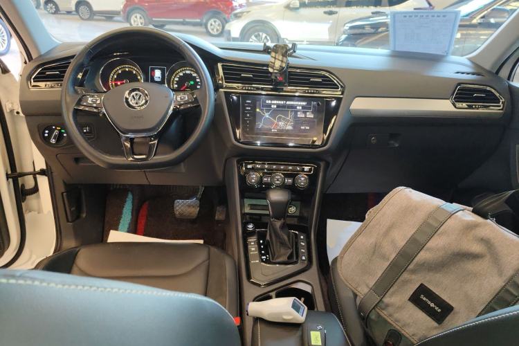 Used Volkswagen Tiguan L 2019 Revised 330TSI Automatic Two-Wheel Drive Smart & Luxury Edition China VI Standard
