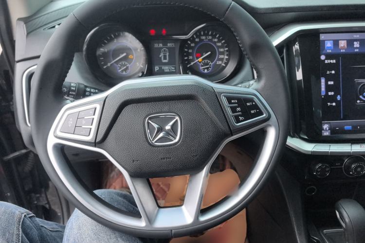 Used JMC Yusheng S350 2016 2.4T Automatic 2WD Diesel Luxury Version with Sunroof 5 Seats
