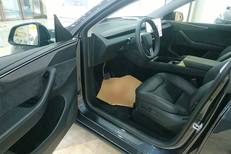 Used Tesla Model Y 2025 Long-Range All-Wheel-Drive Version