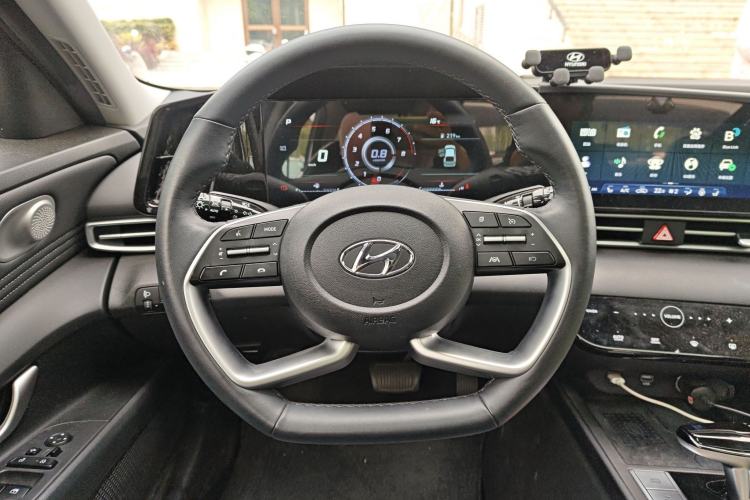 Used Hyundai Elantra 2022 1.5L CVT LUX Prestige Edition