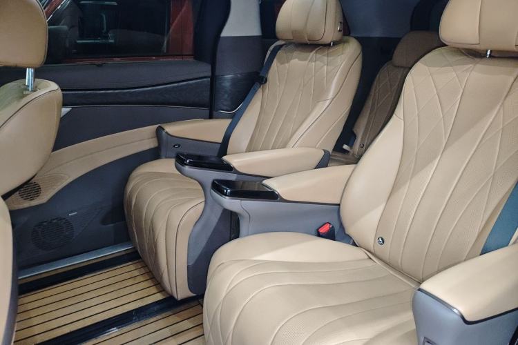 Used Denza D9 2022 DM-i 1040 Prestige Model