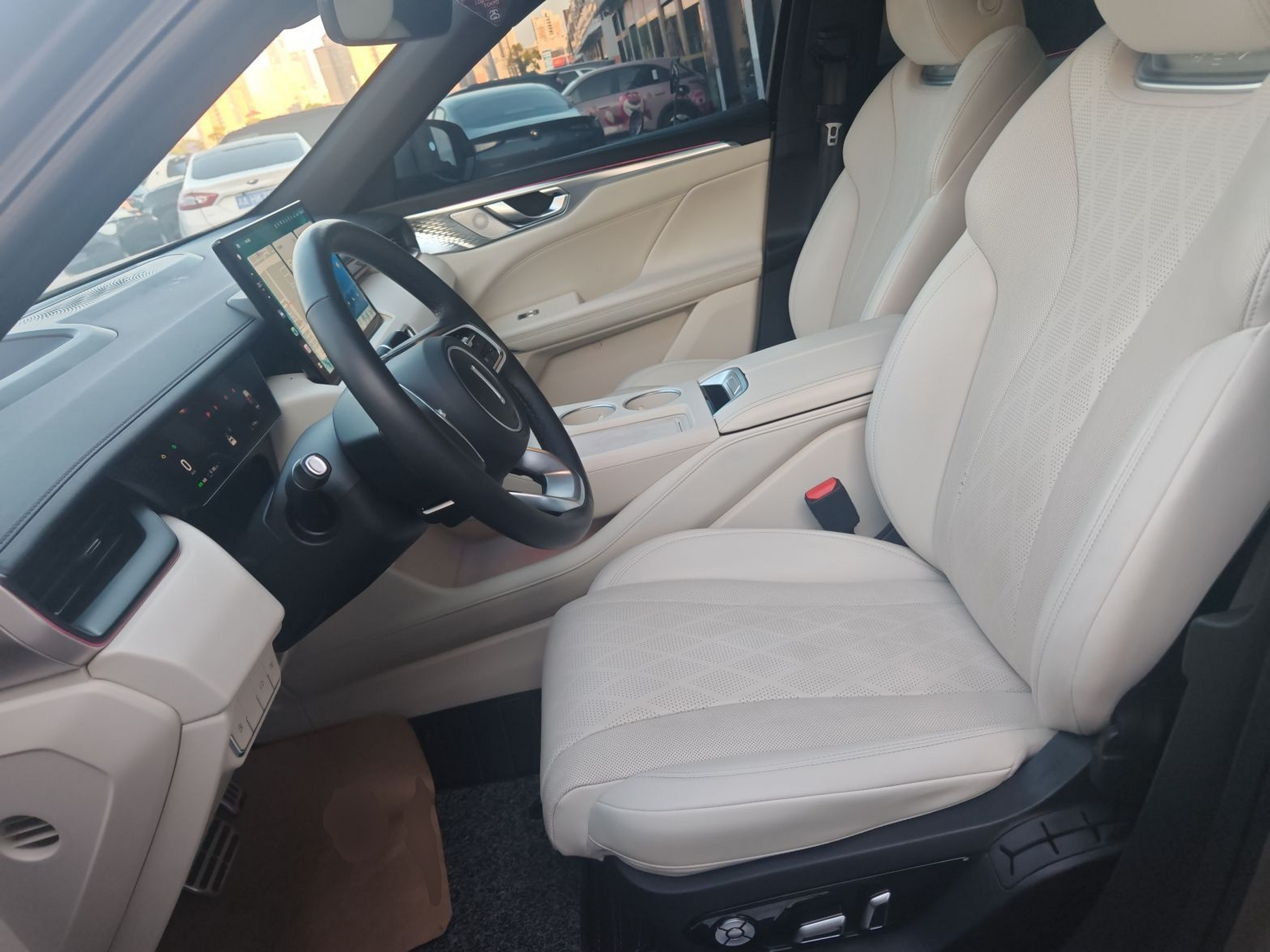 Переднее сиденье в автомобиле