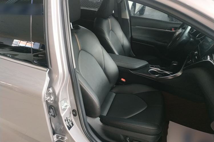 Used Toyota Camry 2021 2.0G Luxury Edition
