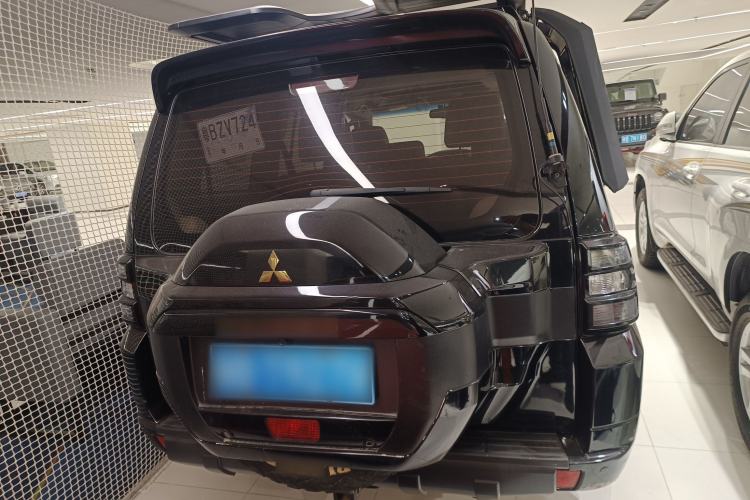 Used Mitsubishi Pajero 2018 V97 3.8L 5-Door GLS Sunroof Dual Differential – Middle East
