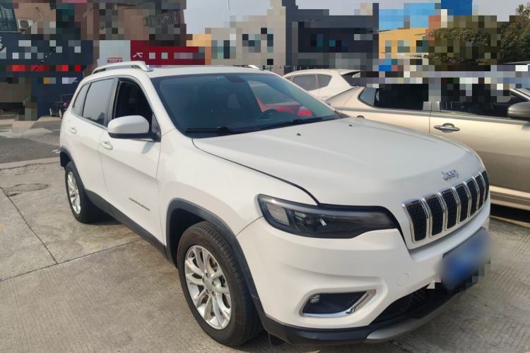 Used  Cherokee 2019 2.0T Two-Wheel Drive Smart Enjoyment Version China V
