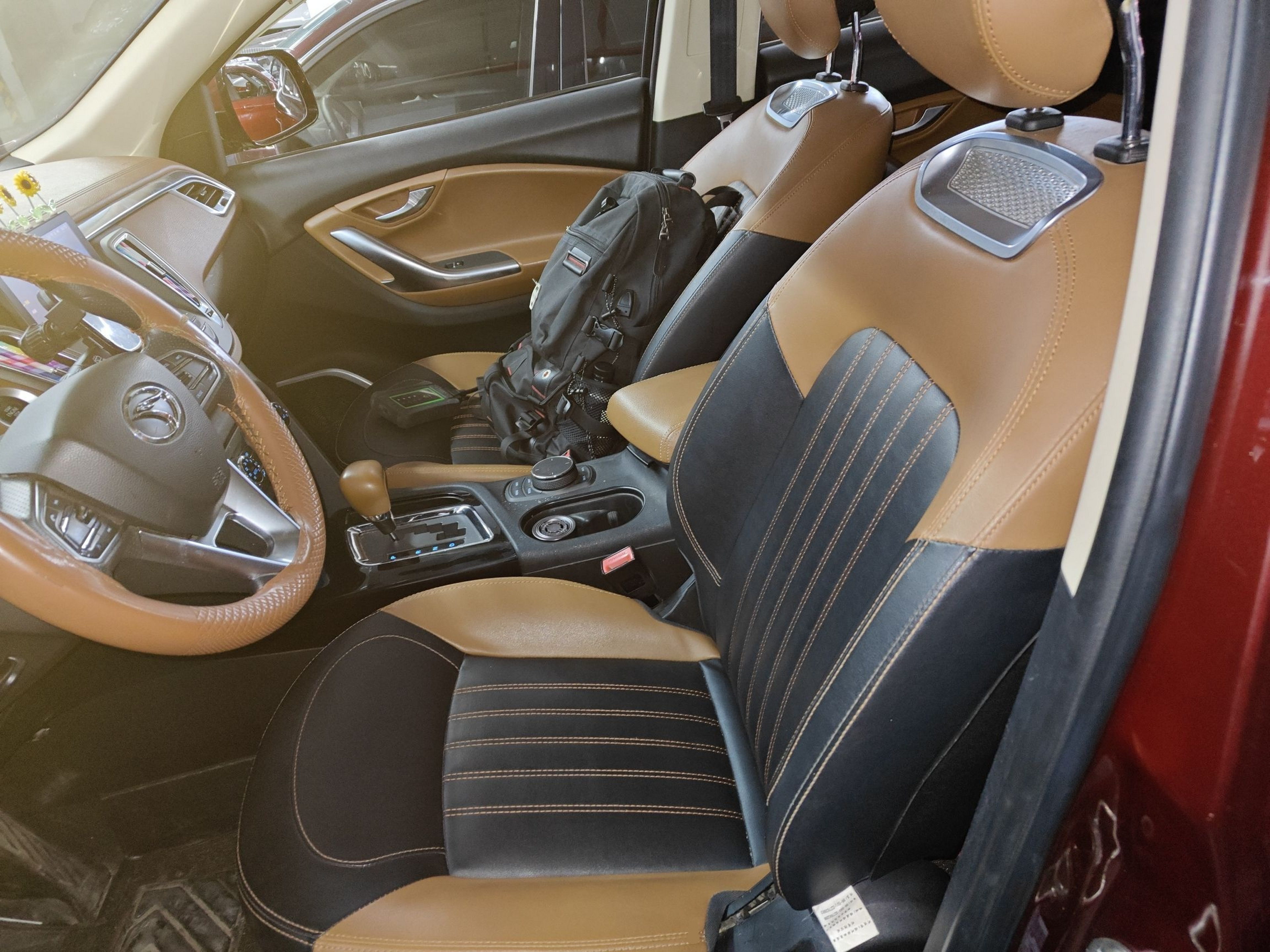 المقاعد الأمامية داخل السيارة