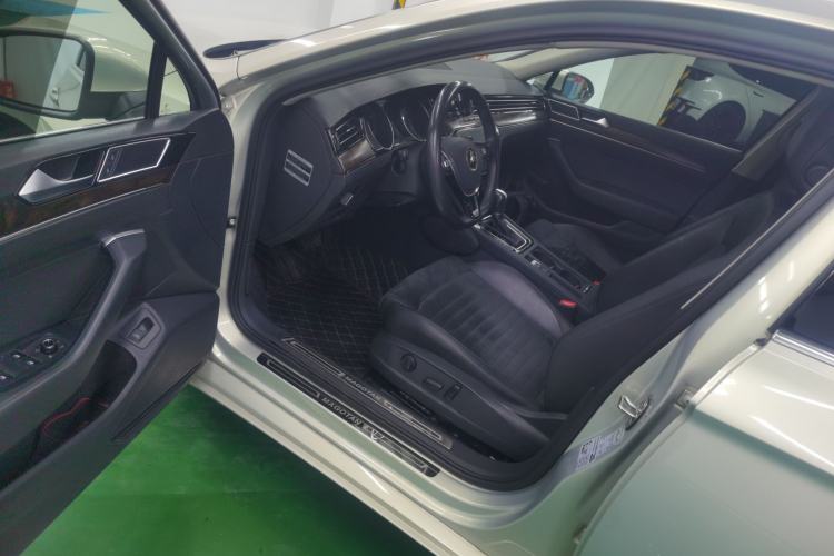 Used Volkswagen Magotan 2017 330TSI DSG Luxury Model
