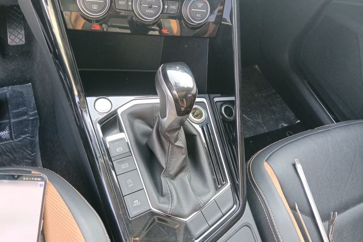 Used Volkswagen Tayron 2019 330TSI Two-Wheel-Drive Luxury Version China V Emission Standard
