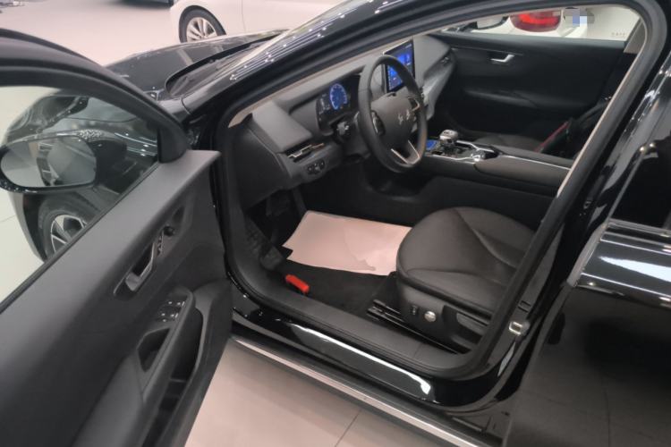 Used Hongqi E-QM5 2023 Revised Version Basic Travel Edition