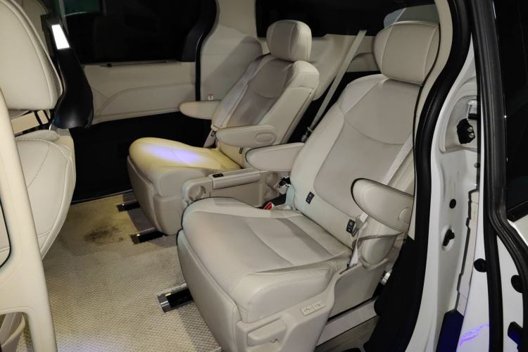 Used Toyota Sienna 2024 2.5L Hybrid Four-Wheel Drive Prestige Edition
