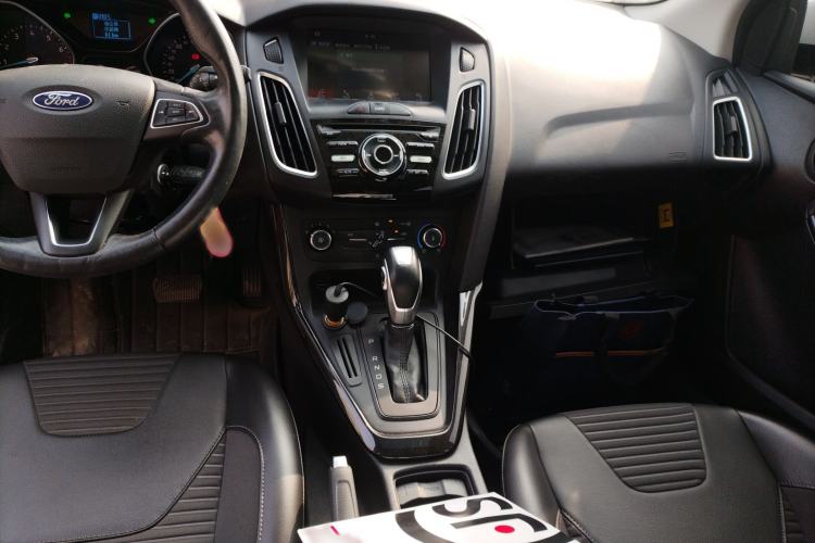 Used Ford Focus 2018 Hatchback Classic 1.6L Automatic Trendy SmartDrive Edition
