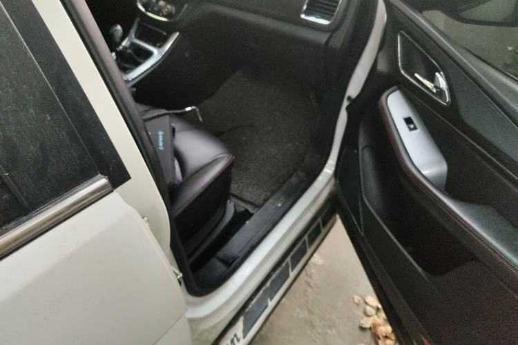 Used Baojun 560 2015 1.8L Manual Luxury Model