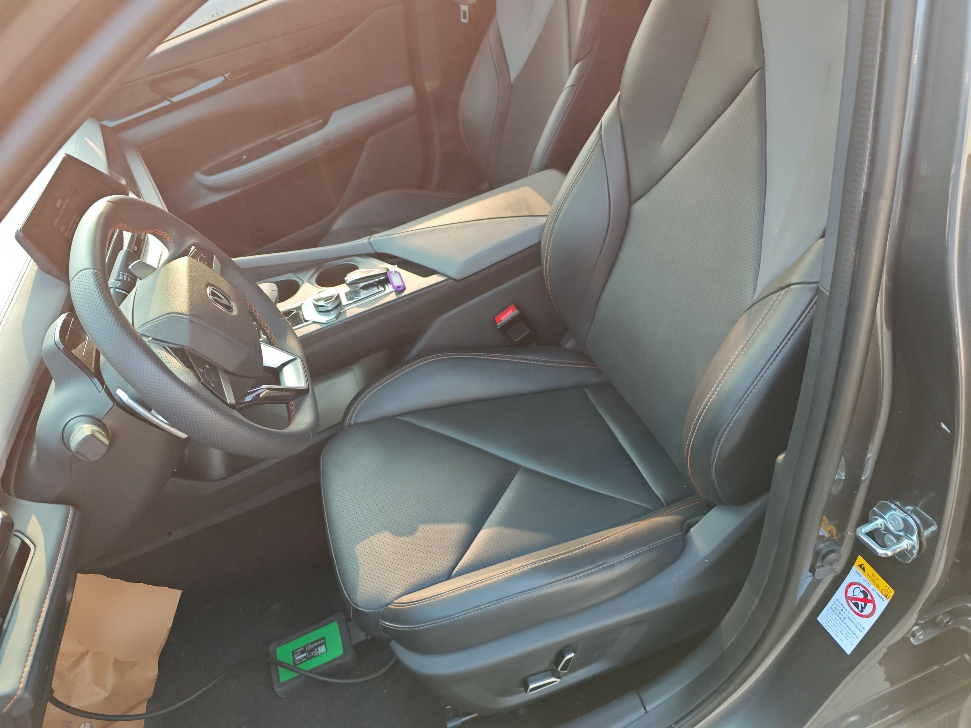 المقاعد الأمامية داخل السيارة