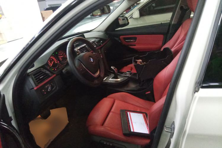 Used BMW 3 Series 2014 320i Sport Design Package
