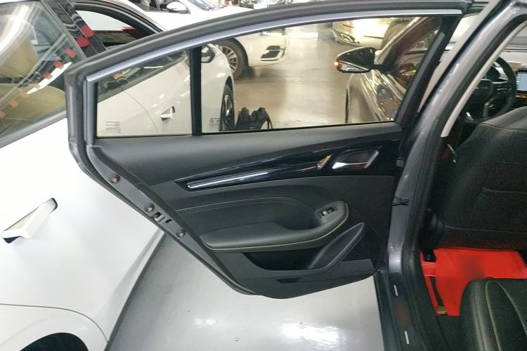 Used Roewe i5 2021 1.5L CVT Diamond Edition
