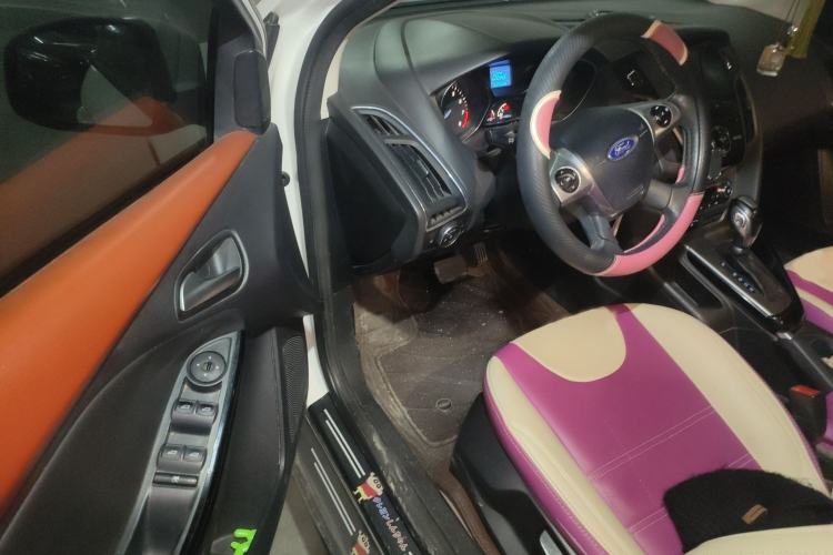 Used Ford Focus 2012 Hatchback 1.6L Automatic Fashion Edition
