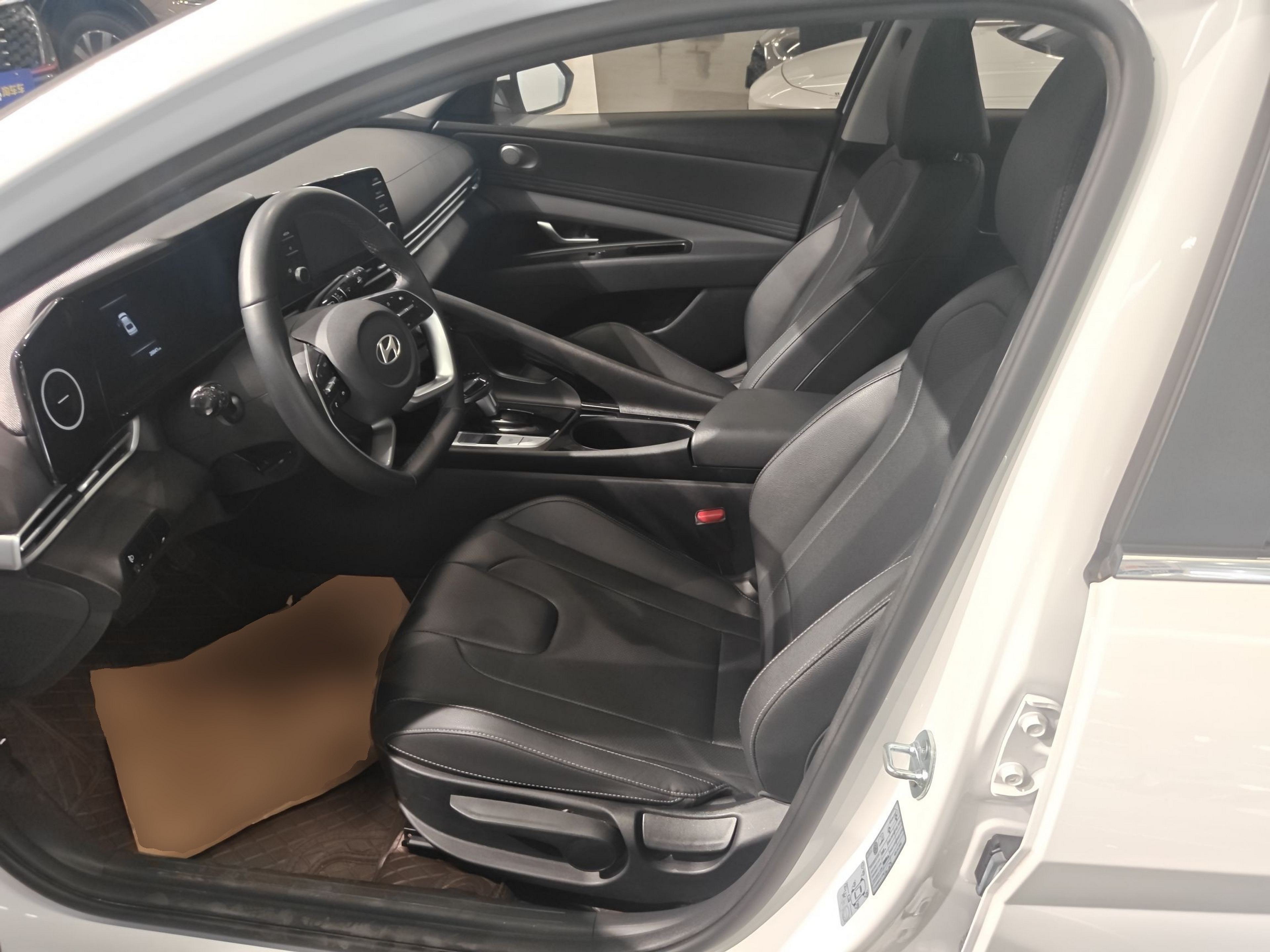 Переднее сиденье в автомобиле