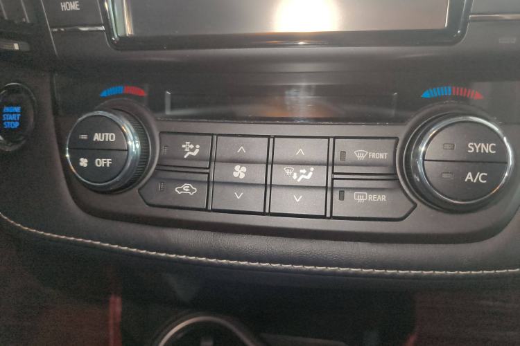 Used Toyota RAV4 2019 2.0L CVT Two-Wheel Drive Fashion X Limited Edition China VI Standard
