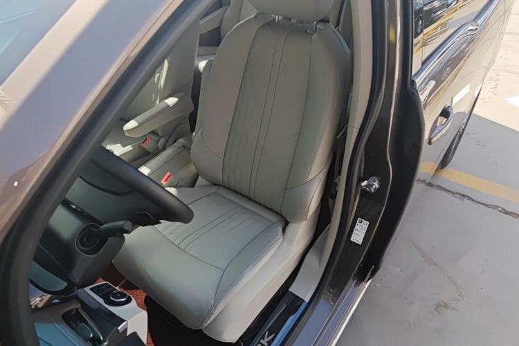 Used Buick GL8 2023 Land Executive Class Smart Enjoyment Model
