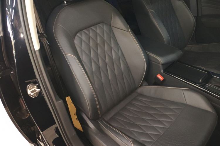 Used Volkswagen Passat 2020 Revised Version 330TSI Luxury Edition China VI Standard
