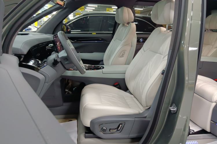 Used Zeekr 009 2024 Six-Seat Executive Version 4WD 140 kWh
