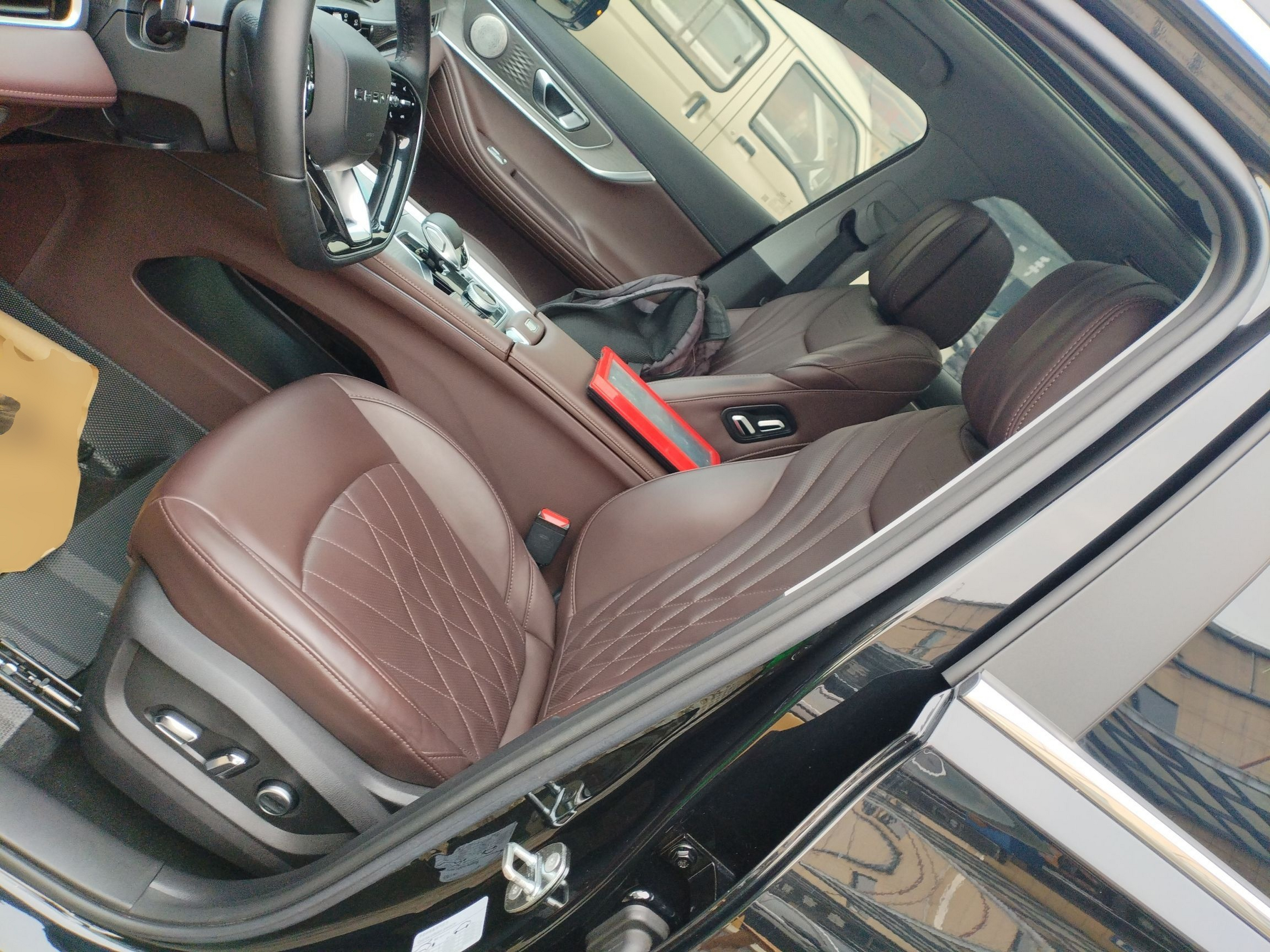 Переднее сиденье в автомобиле