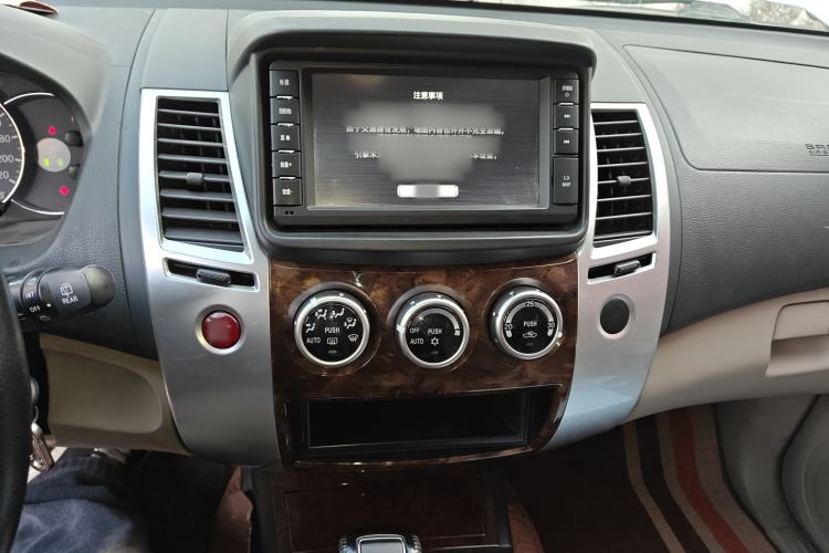 Used Mitsubishi Pajero Sport 2013 3.0L Automatic 4x4 Flagship Edition
