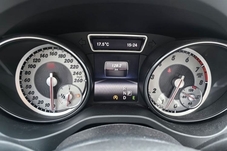 Used Mercedes-Benz GLA 2015 GLA 220 4MATIC Fashion Model
