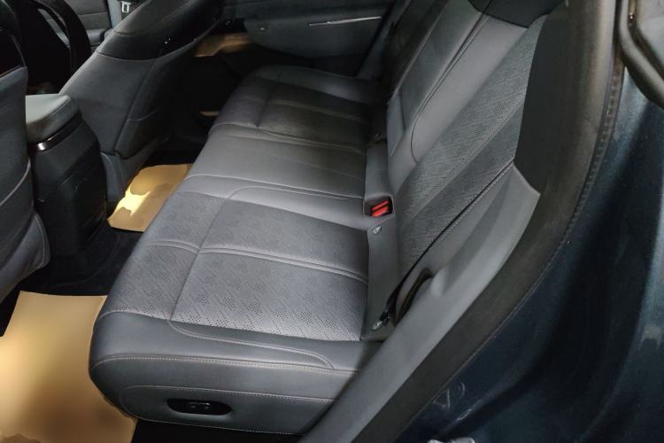 Used Zeekr 7X 2025 100 kWh Long-Range Rear-Wheel Drive with Intelligent Driving Features
