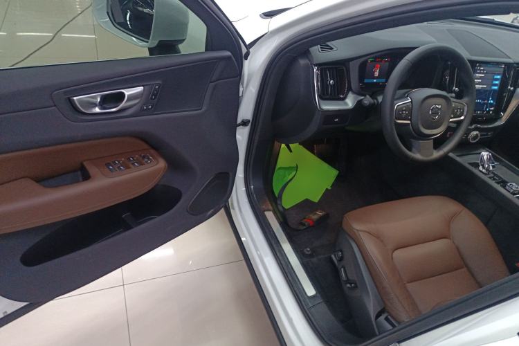 Used Volvo XC60 2024 B5 4x4 Smart Luxury Edition
