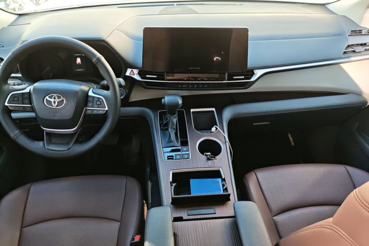 Used Toyota Sienna 2023 2.5L Hybrid Comfort Edition