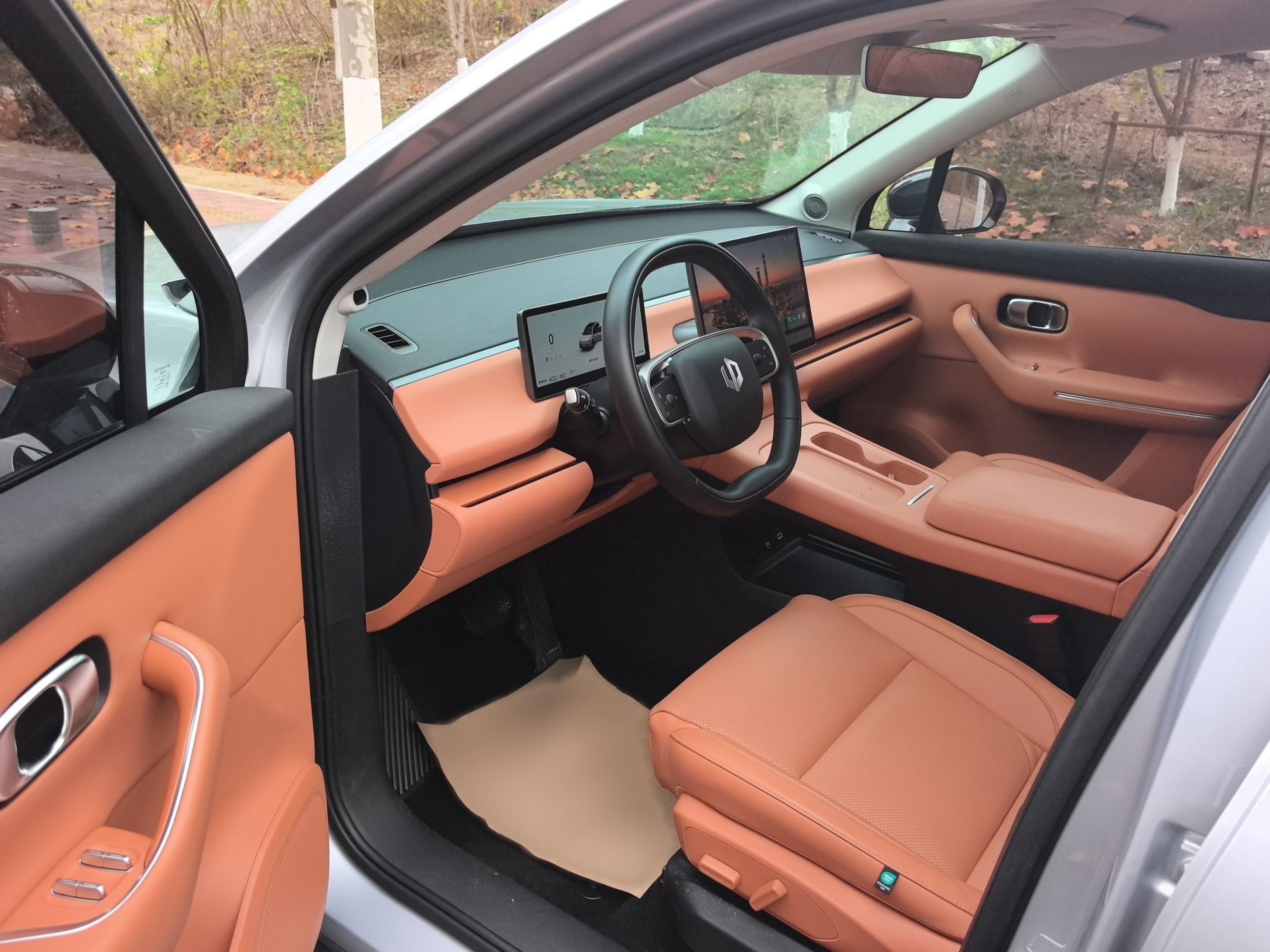 Переднее сиденье в автомобиле