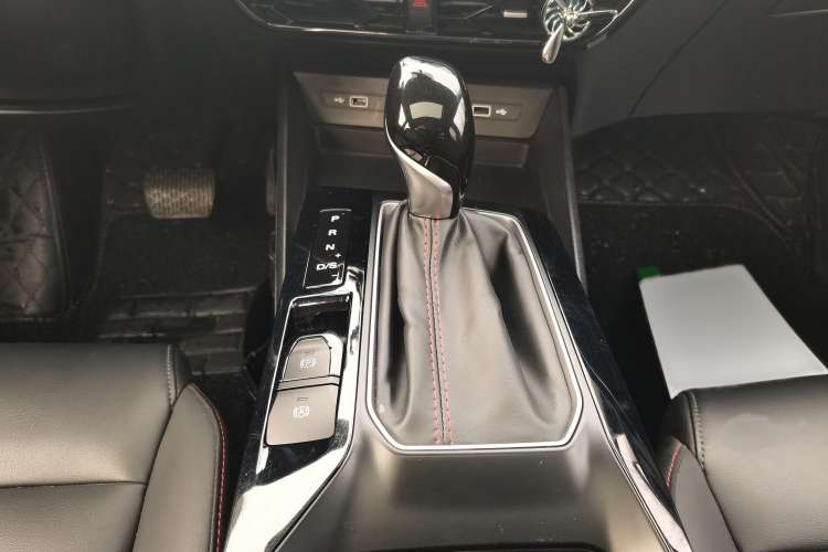 Used MG 5 2021 180 DVVT CVT Youth Luxury Edition
