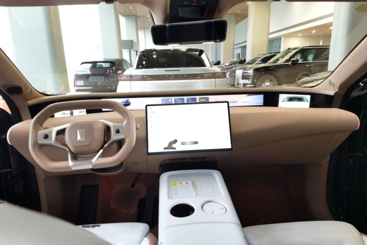 Used  07 2024 Ultra Range-Extended Four-Wheel Drive