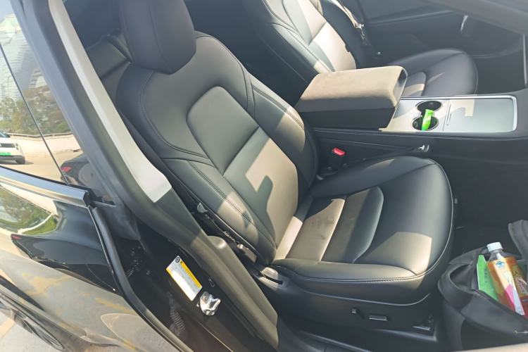 Used Tesla Model Y 2022 Long-Range All-Wheel-Drive Version
