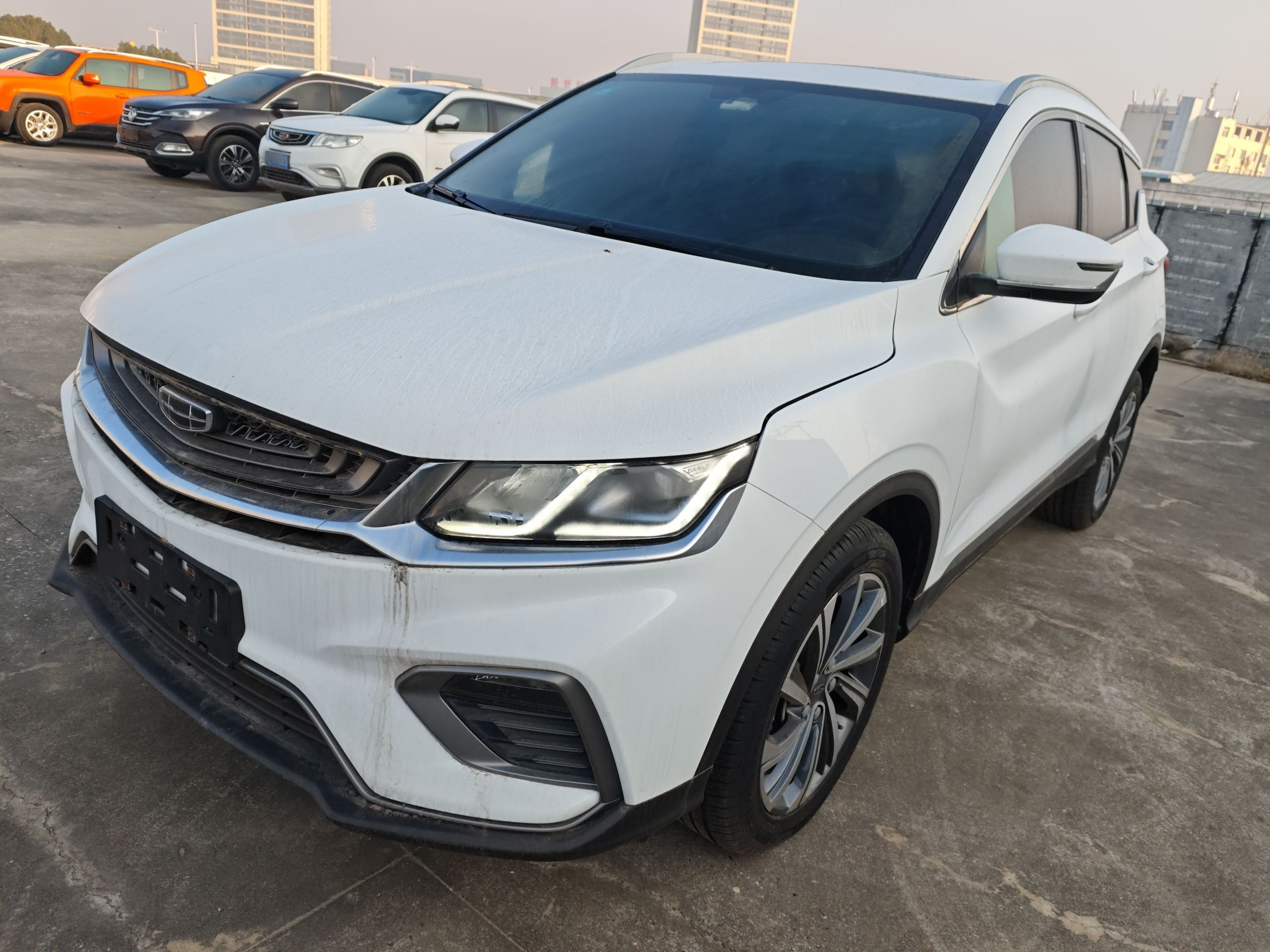 Под передней частью автомобиля