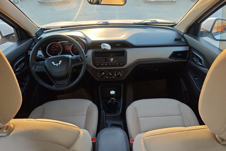 Used Wuling Hongguang 2019 1.5L S Standard Version China VI LAR
