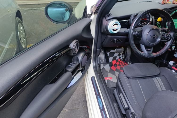 Used  MINI 2018 1.5T COOPER Racing Driver