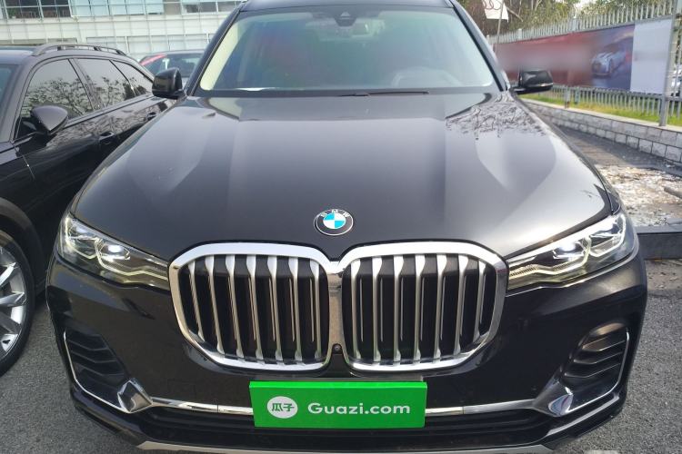Used BMW X7 2021 xDrive40i Luxury Package with Leading Features