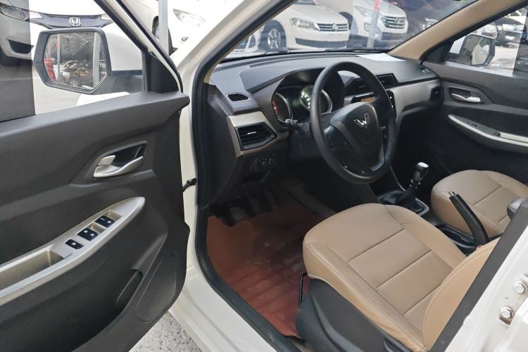 Used Wuling Hongguang 2019 1.5L S Comfort Edition China VI LAR
